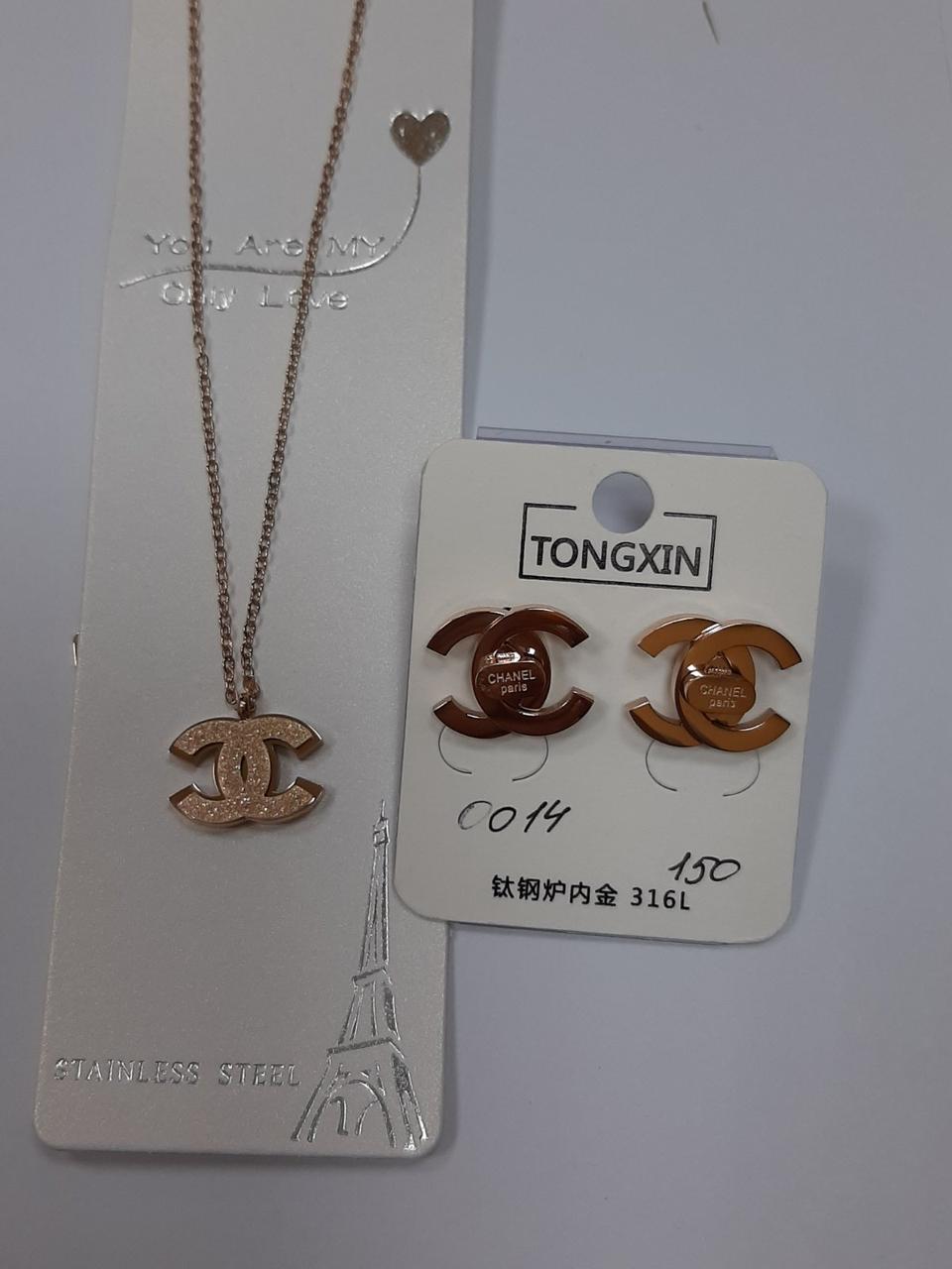 Сережки з медичного золота хьюпинг.