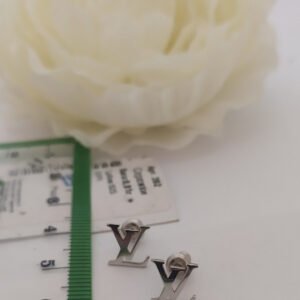 2590036632_sergi-pusety-serebryanye-925.jpg Сережки-пуссети Срібні 925 проби