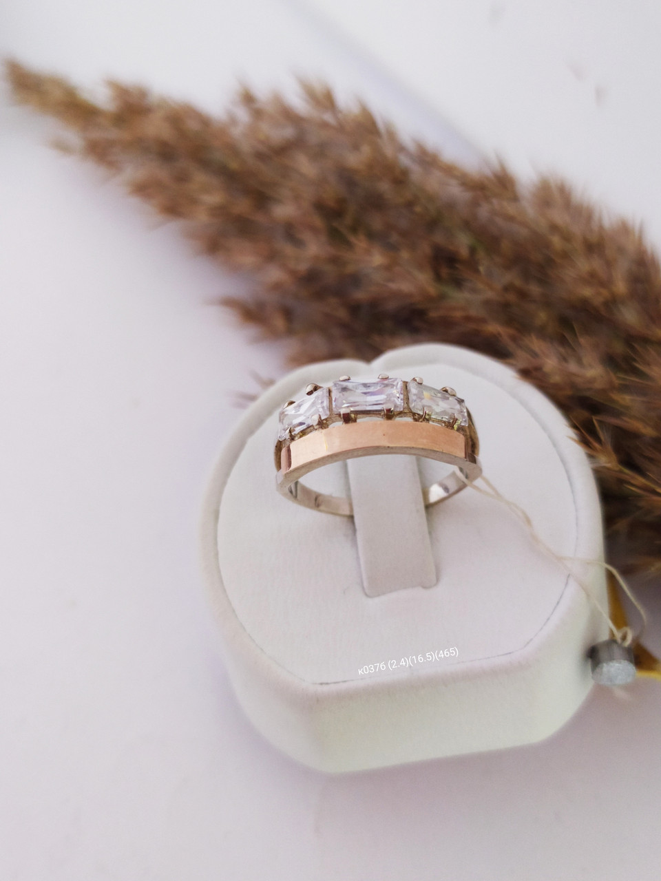 Срібне кільце 925 проби із вставками золота.