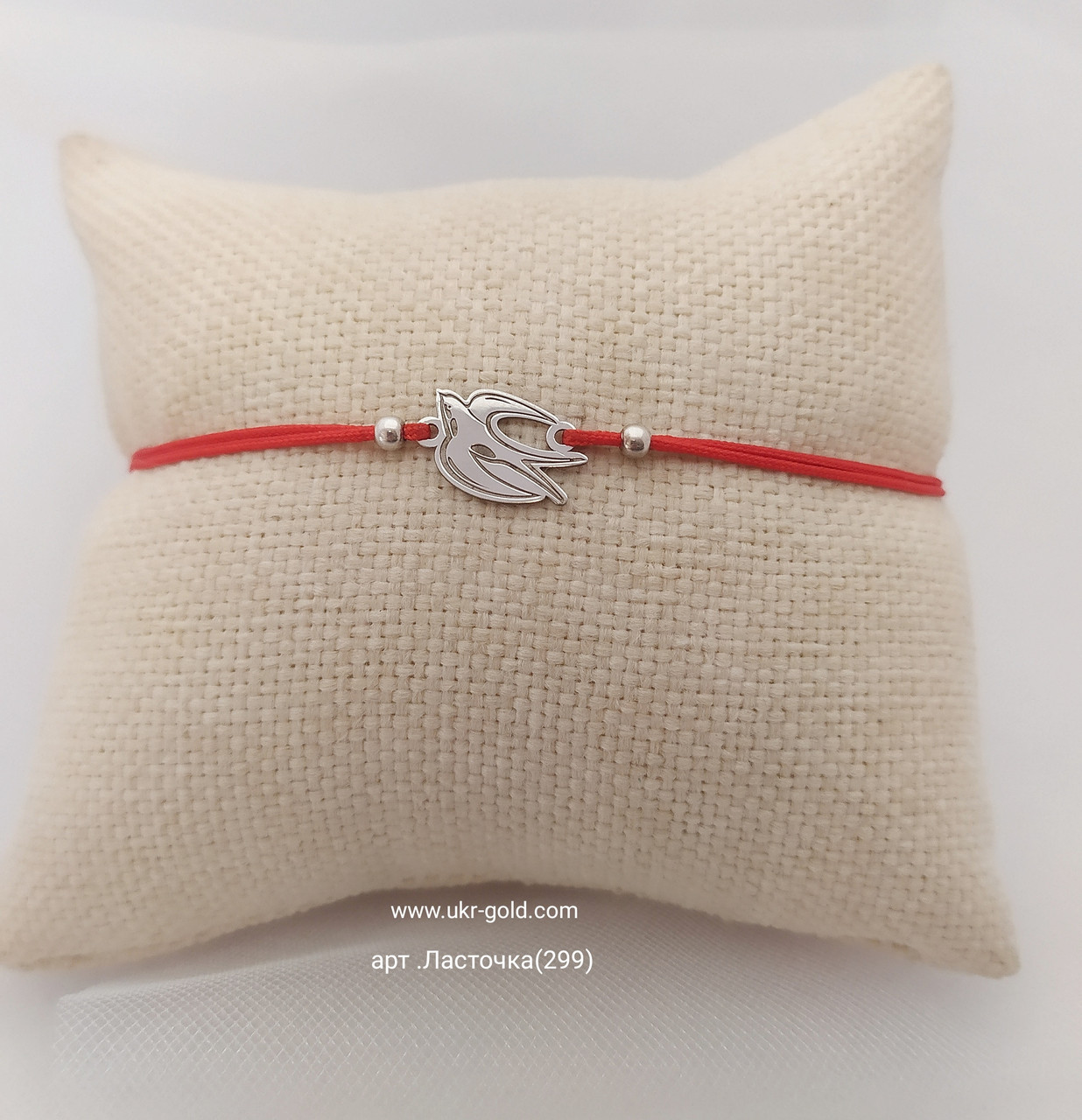 Червона нитка на руку в сріблі