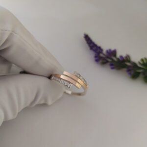 Срібне кільце зі вставками золота.