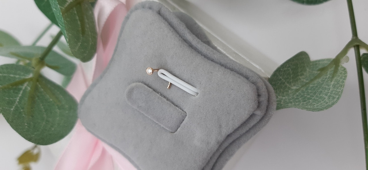 Золотий пірсинг в ніс з фианитом 585 проби - Зображення 3