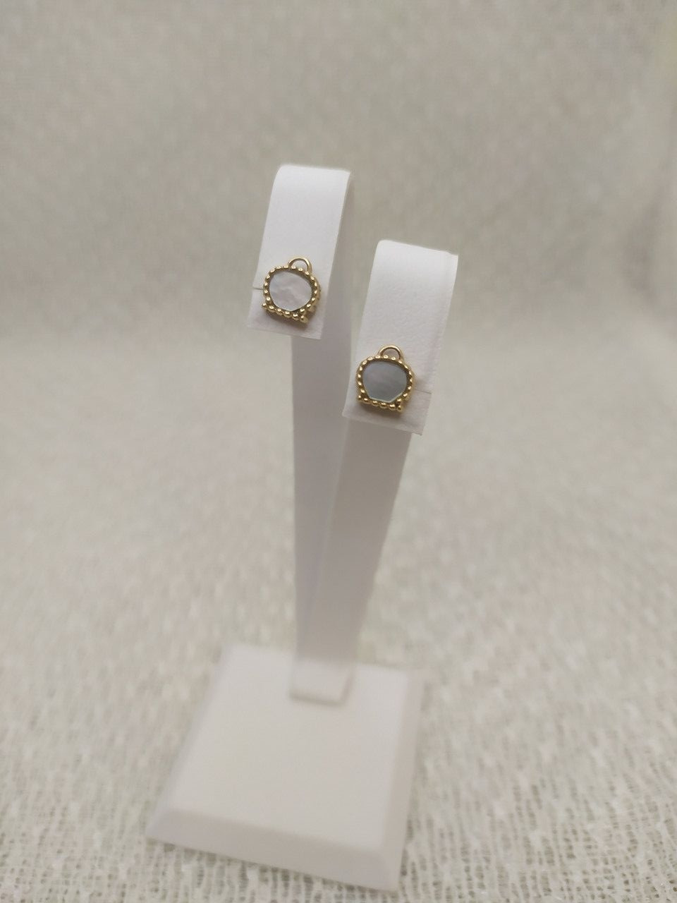 Золоті сережки з червоного золота зі вставкою перламутра