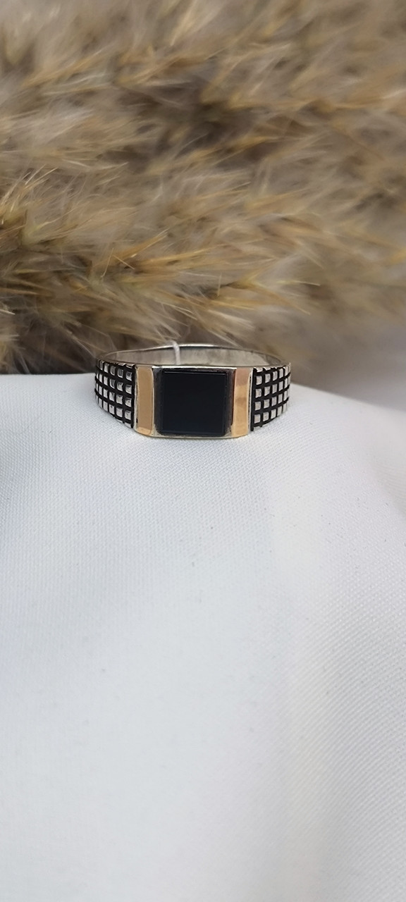 Срібний чоловічий перстень 925 проби з напаяною пластиною золота з вставкою онікса - Зображення 2