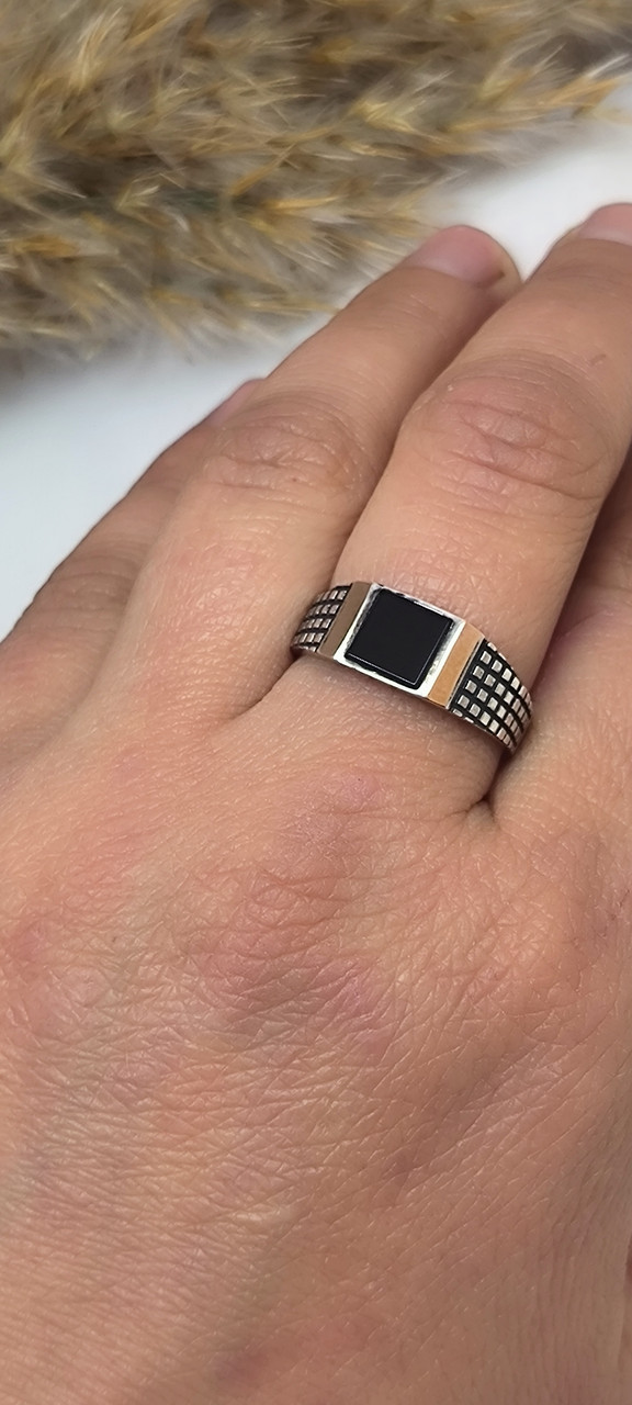 Срібний чоловічий перстень 925 проби з напаяною пластиною золота з вставкою онікса - Зображення 3