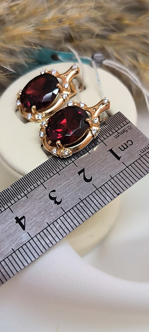 Золоті сережки 585 проби в червоному золоті на англійському замку з вставкою гранату - Зображення 3