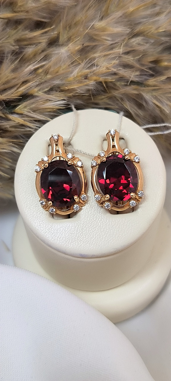 Золоті сережки 585 проби в червоному золоті на англійському замку з вставкою гранату - Зображення 2