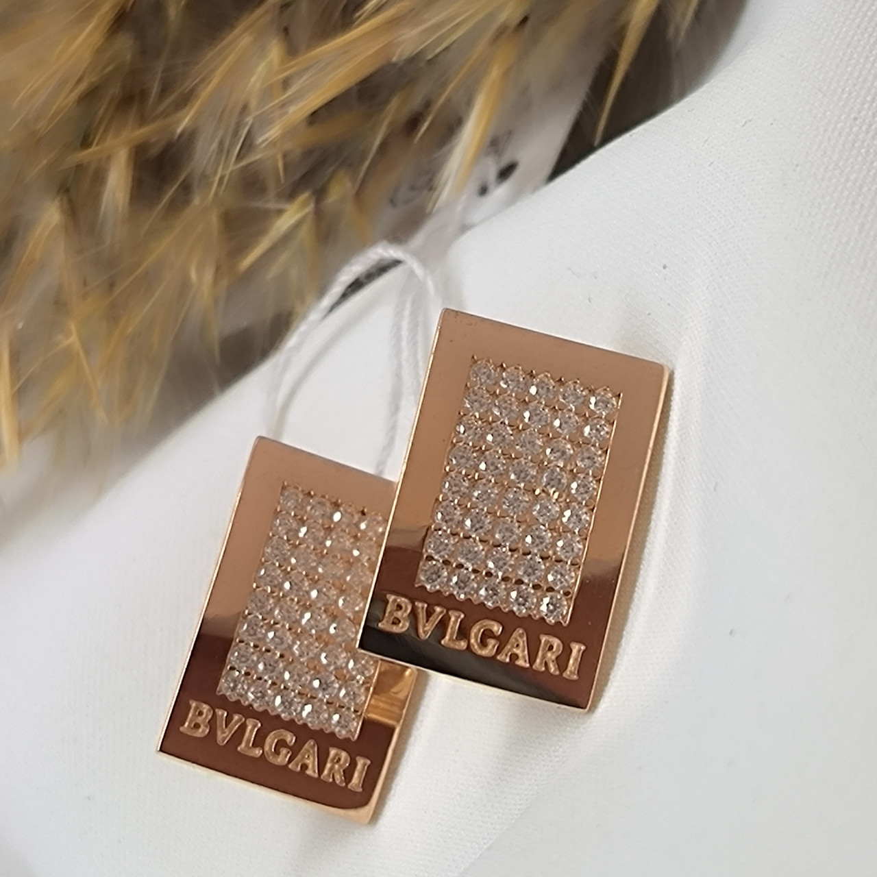 Золоті сережки в червоному золоті 585 проби на англійськомку замку з вставкою цирконію - Зображення 4