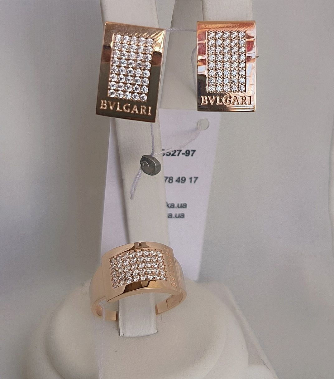 Золоті сережки в червоному золоті 585 проби на англійськомку замку з вставкою цирконію - Зображення 2