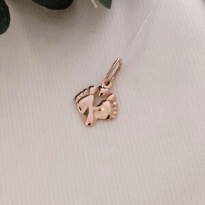 Золотий кулон ніжки