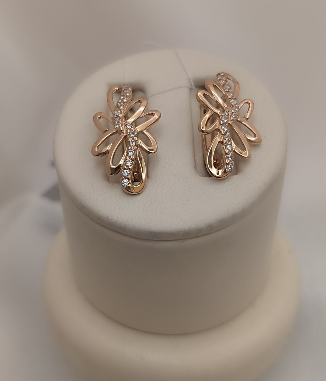 Золоті сережки в червоному золоті на англійському замку сережки з фіанітами золоті кульчіки - Зображення 2