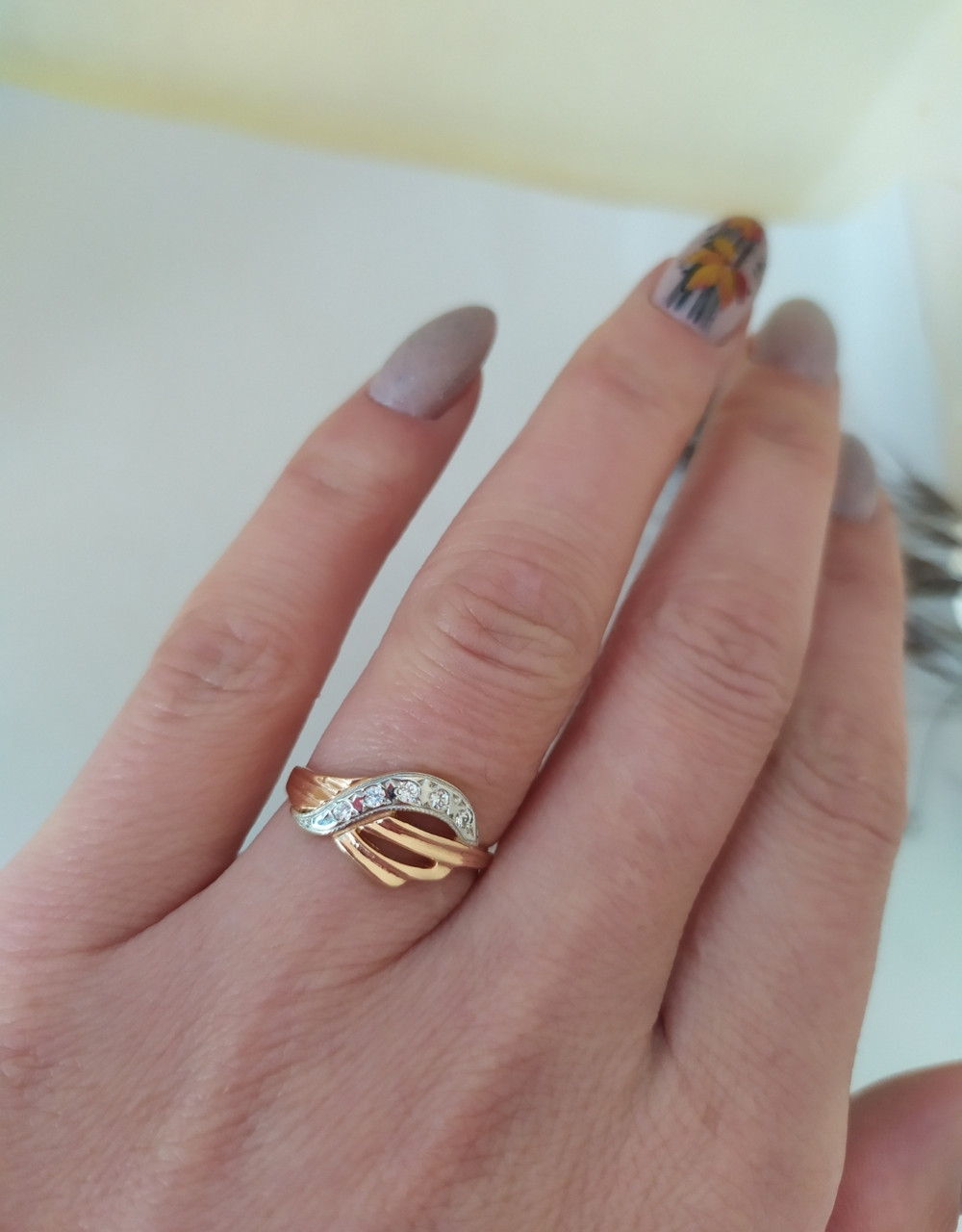 Золота каблучка з цирконієм - Зображення 2