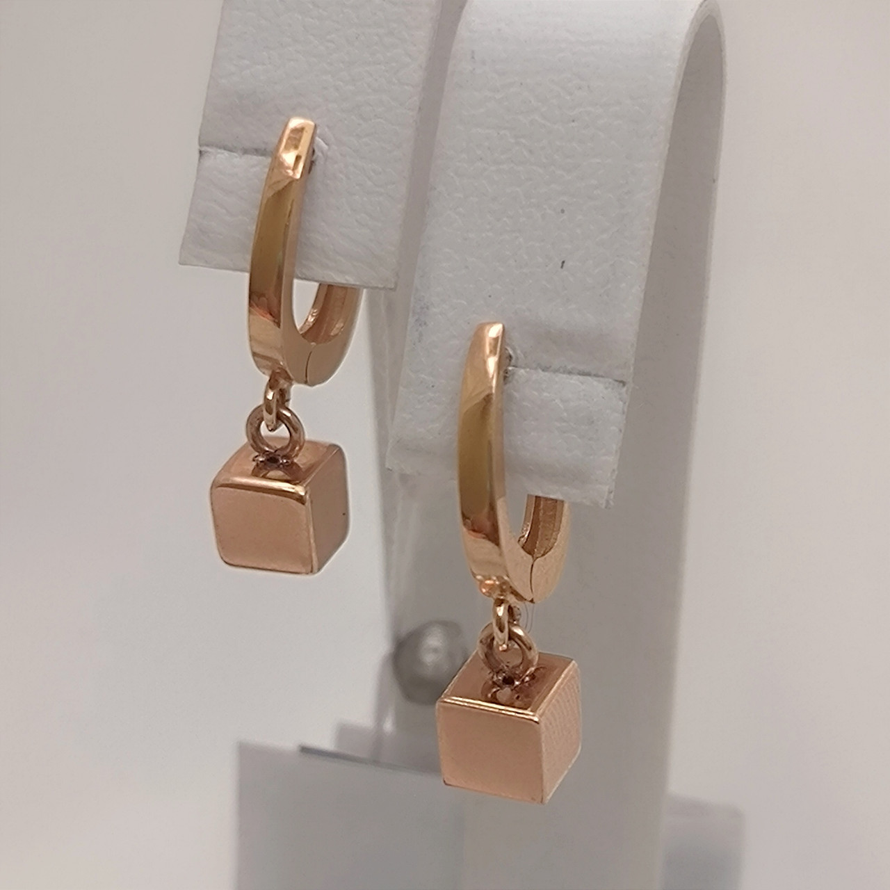 Золоті сережки висячі.Сережки без камінчиків.Красиві золоті сережки.Сережки з квадратом. - Зображення 2