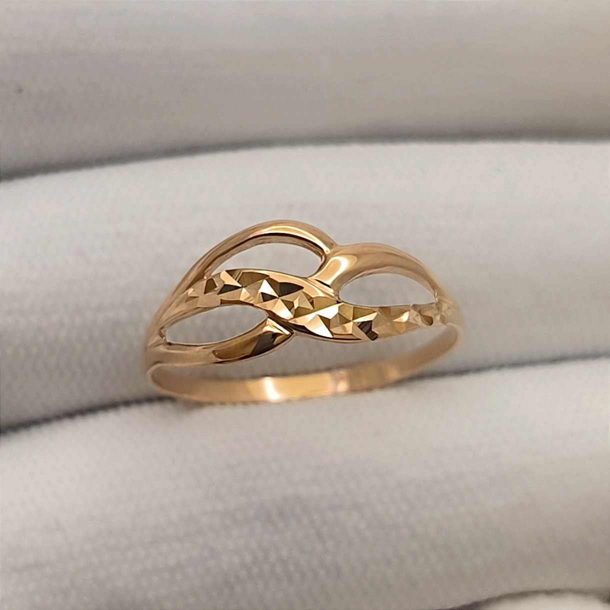 Золота каблучка в червоному золоті 585 проби