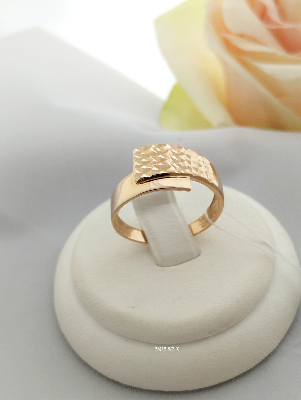 Кільце золоте з алмазною гранню - Зображення 2