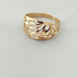 Золота каблучка 585 проби без каміння з алмазним гравіюванням