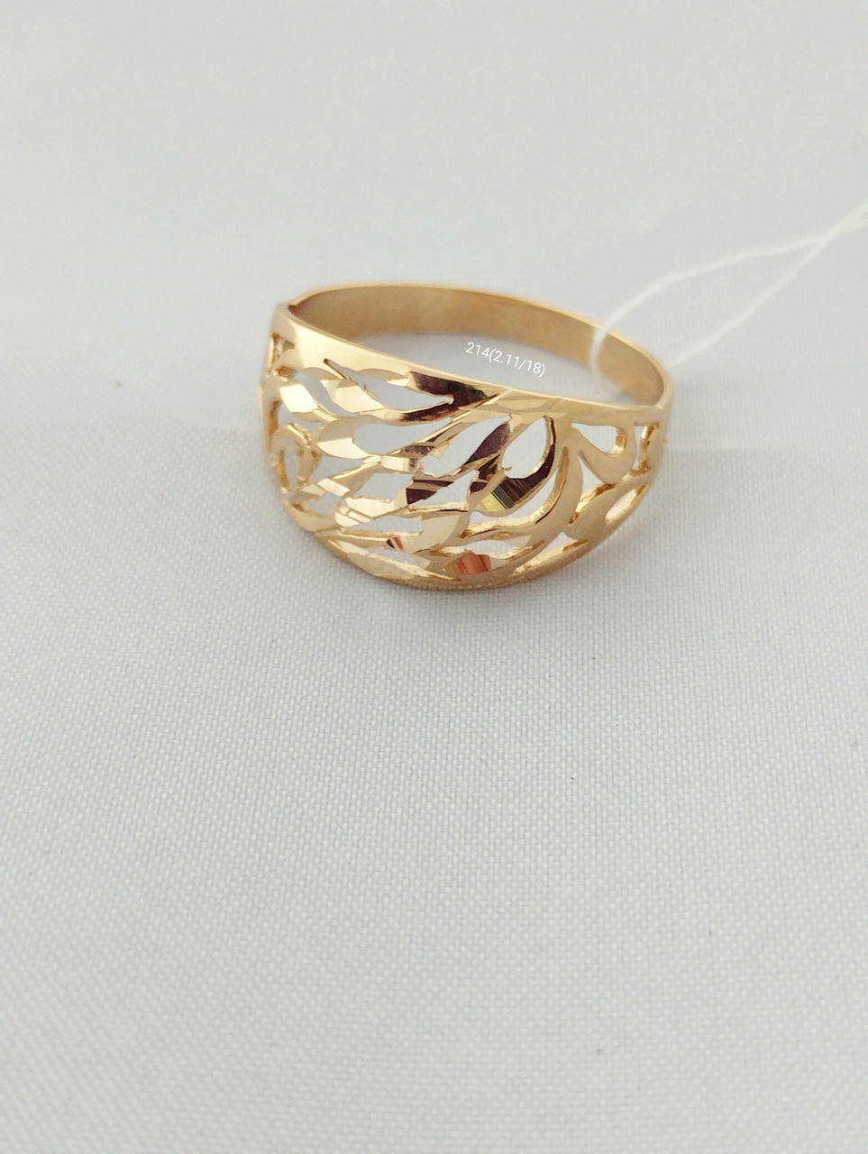 Золота каблучка 585 проби без каміння з алмазним гравіюванням