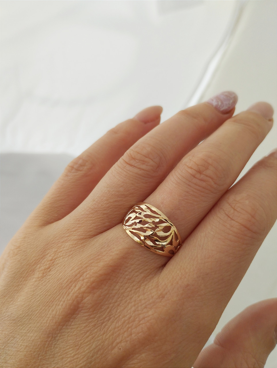 Золота каблучка 585 проби без каміння з алмазним гравіюванням - Зображення 3