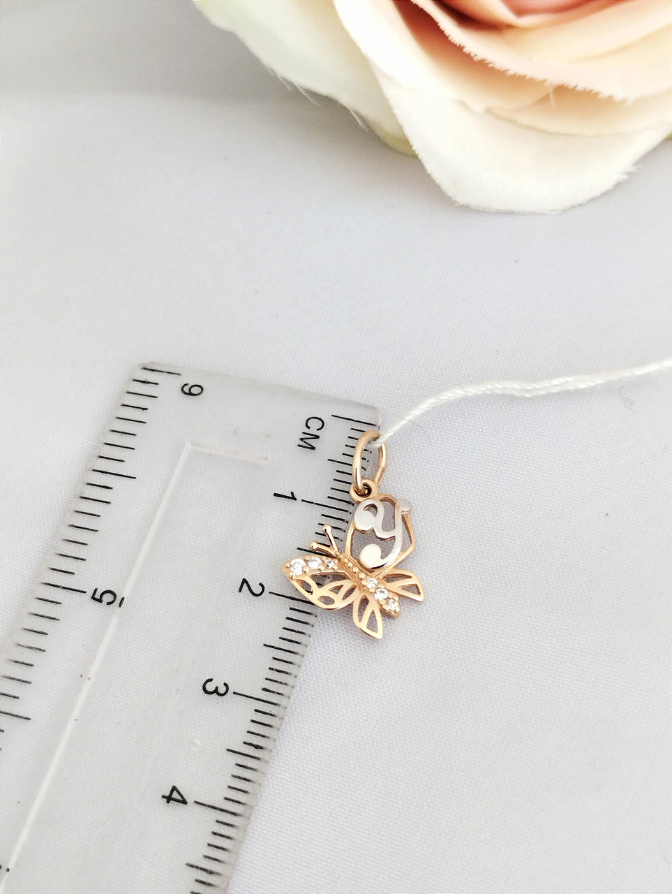 Золотий кулон метелик з літерою У - Зображення 2