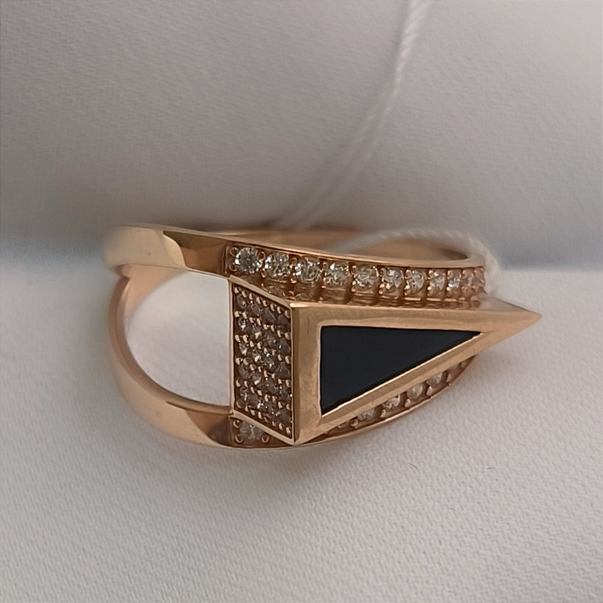 Золоте кільце в червоному золоті зі вставкою агата та цирконію - Зображення 2