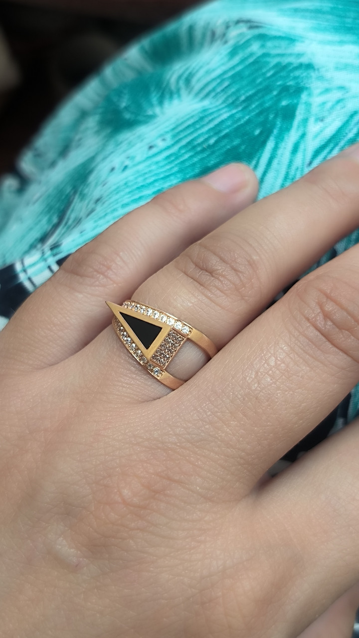 Золоте кільце в червоному золоті зі вставкою агата та цирконію - Зображення 3