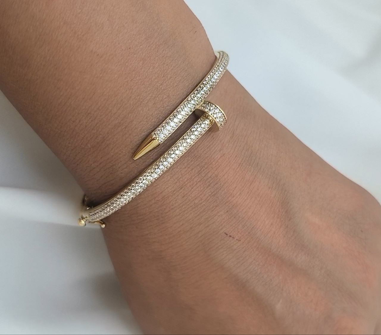 Золотий браслет цвяхів у лимонному золоті