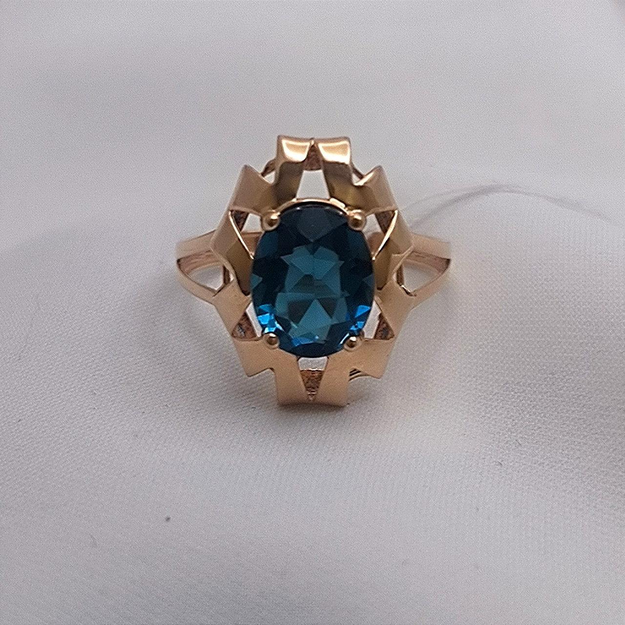 Золоте кільце 585 проби з блакитним каменем