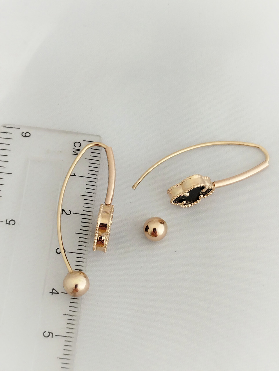 Золоті сережки з оніксом, модні золоті сережки - Зображення 3