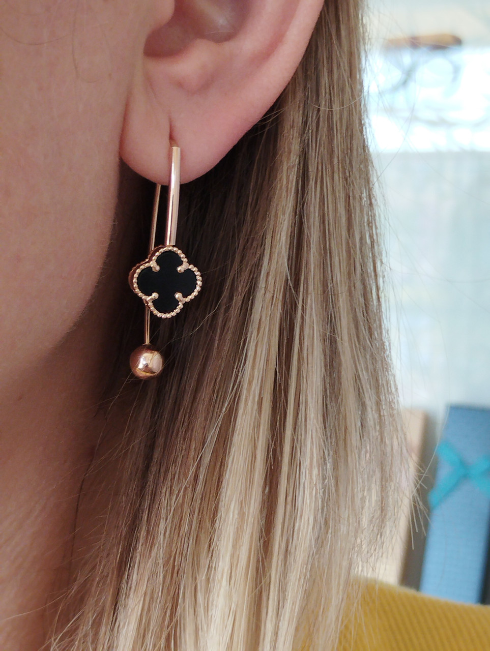 Золоті сережки з оніксом, модні золоті сережки - Зображення 2