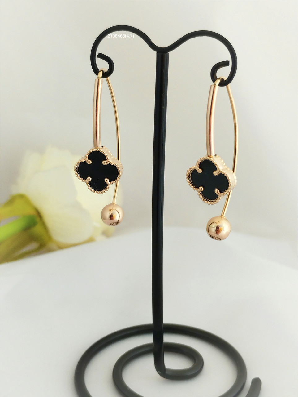 Золоті сережки з оніксом, модні золоті сережки