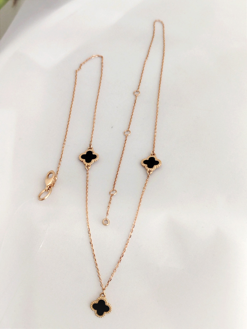 Золоте кольє з емаллю, кольє конюшина