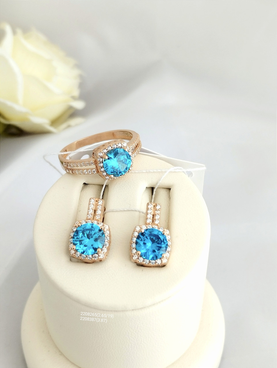 Золоте кільце з блакитним цирконієм - Зображення 4