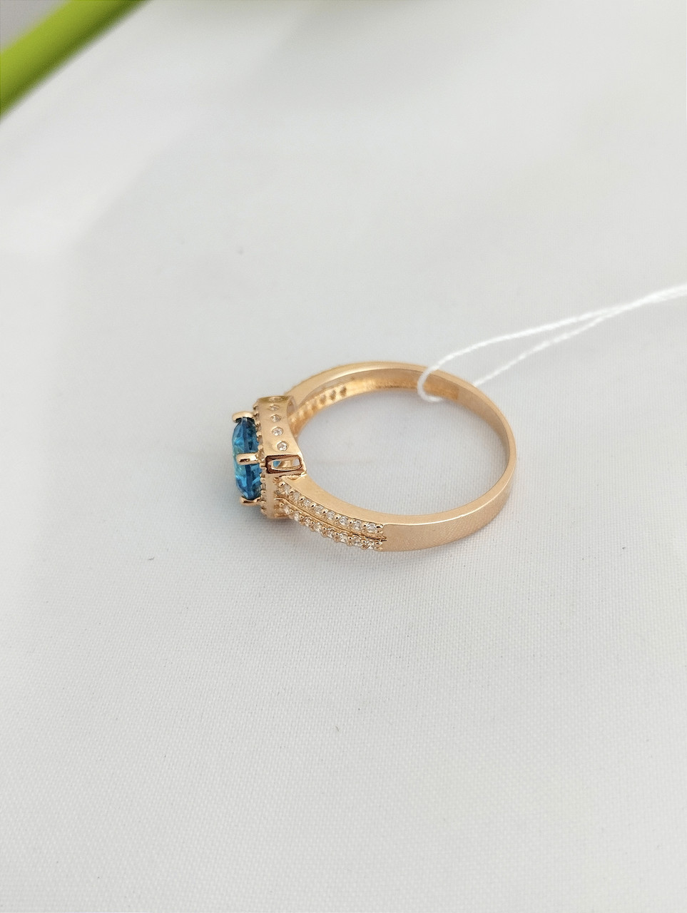 Золоте кільце з блакитним цирконієм - Зображення 3
