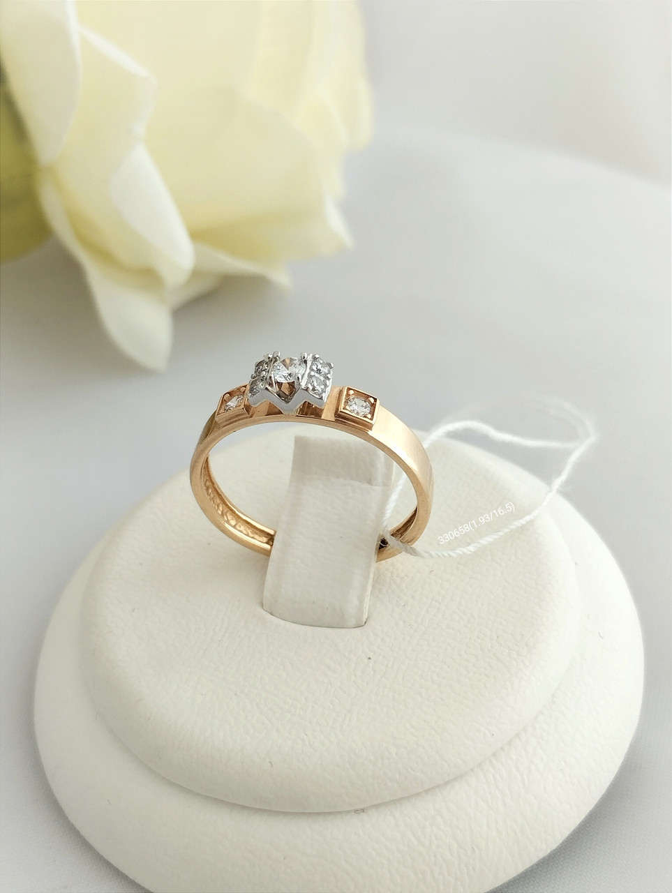 Золоте кільце з цирконієм, помоловічне кільце