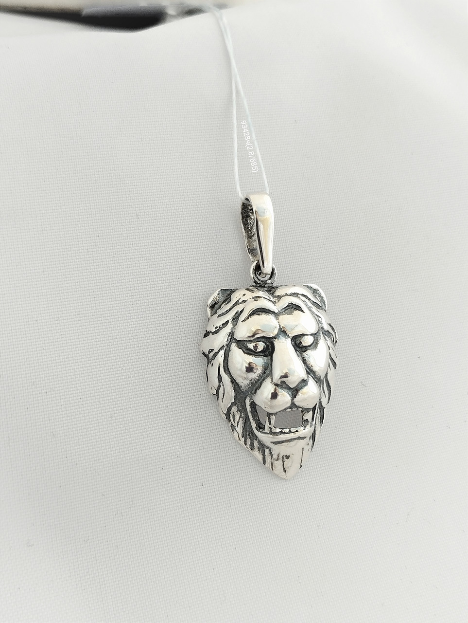 Срібний кулон лев