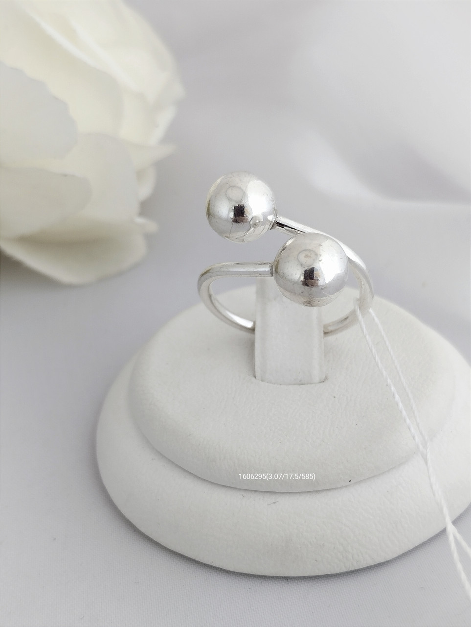 Срібне кільце поцілунок