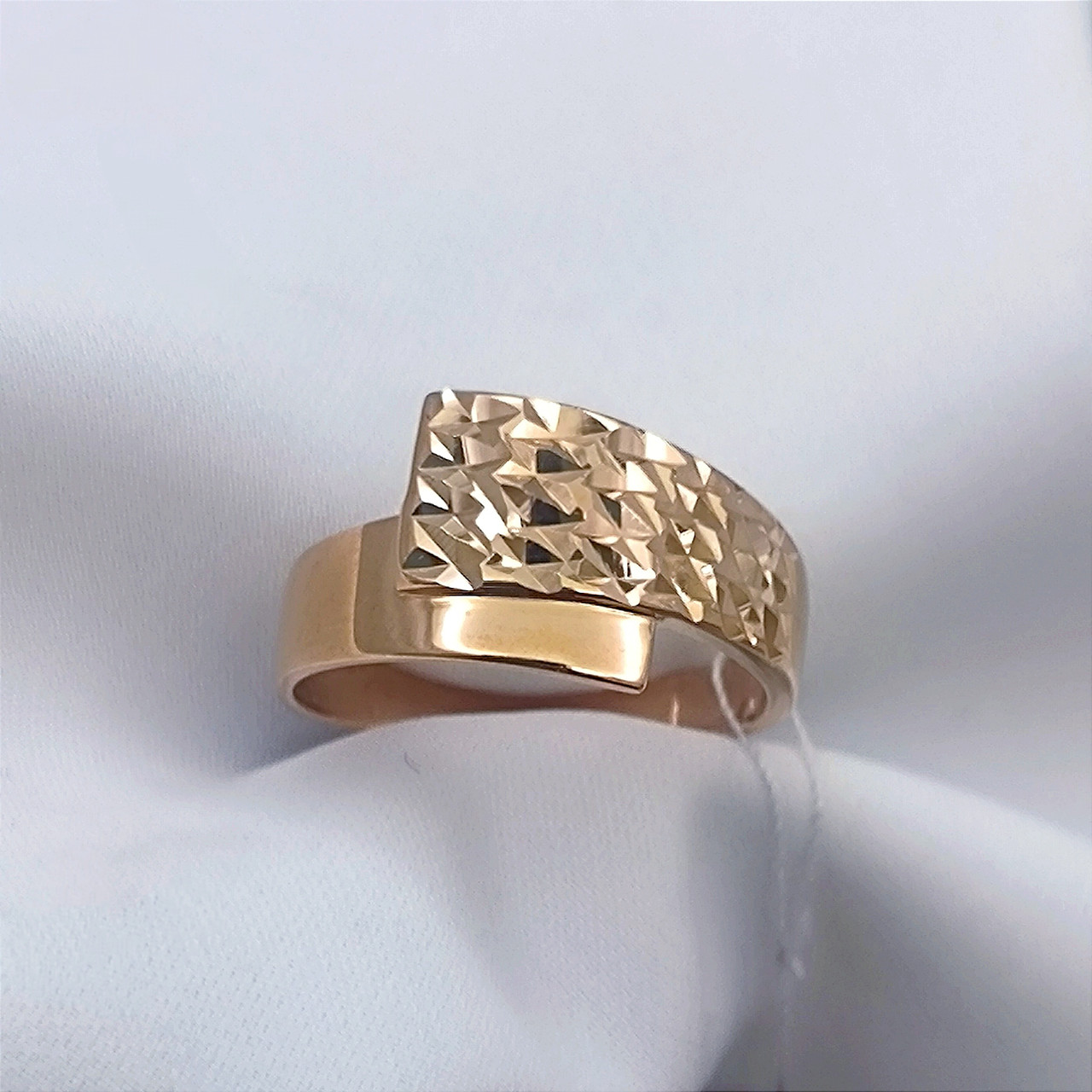 Кільце золоте з алмазною гранню