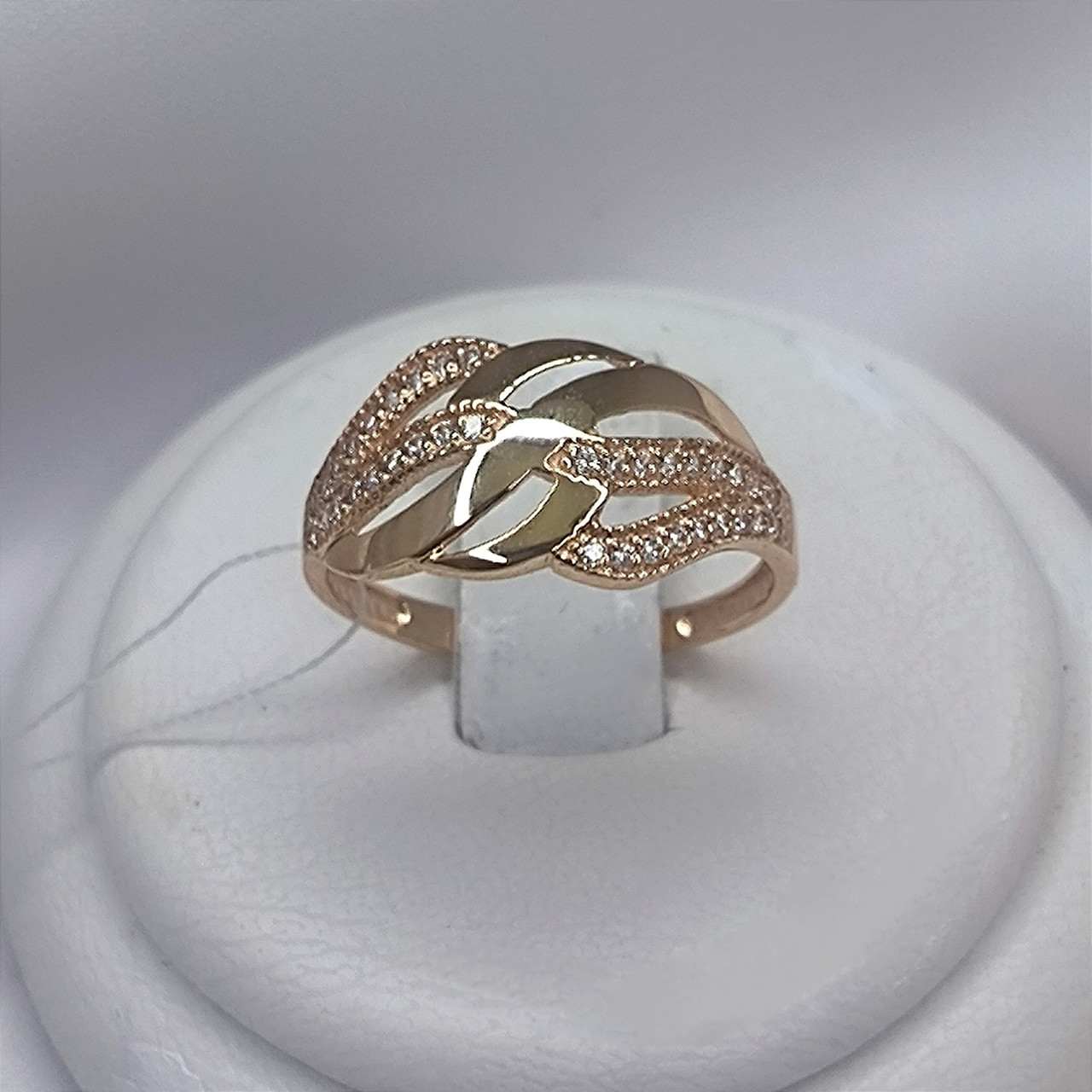 Золоте кільце c фіанітами.