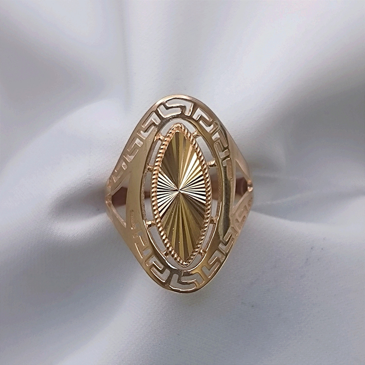 Золоте кільце з алмазною гранню 585 проби Ukr-gold.com