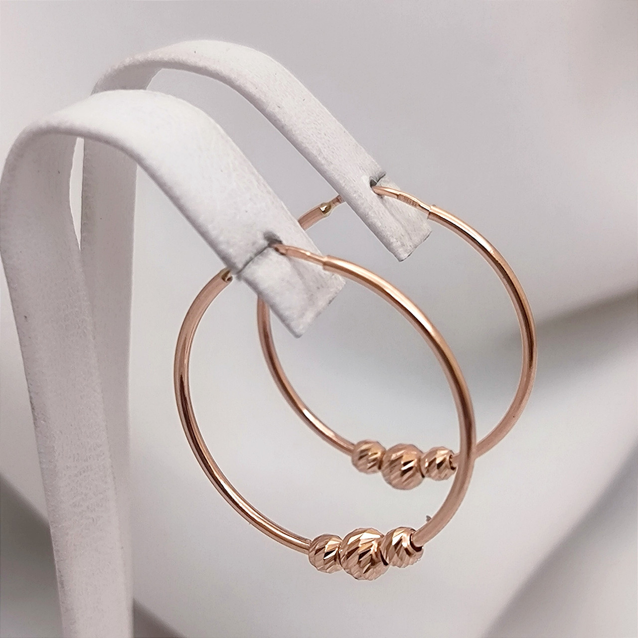 Золоті сережки кільцями з червоного золота з шариками, серьги кольца с шариками - Зображення 2