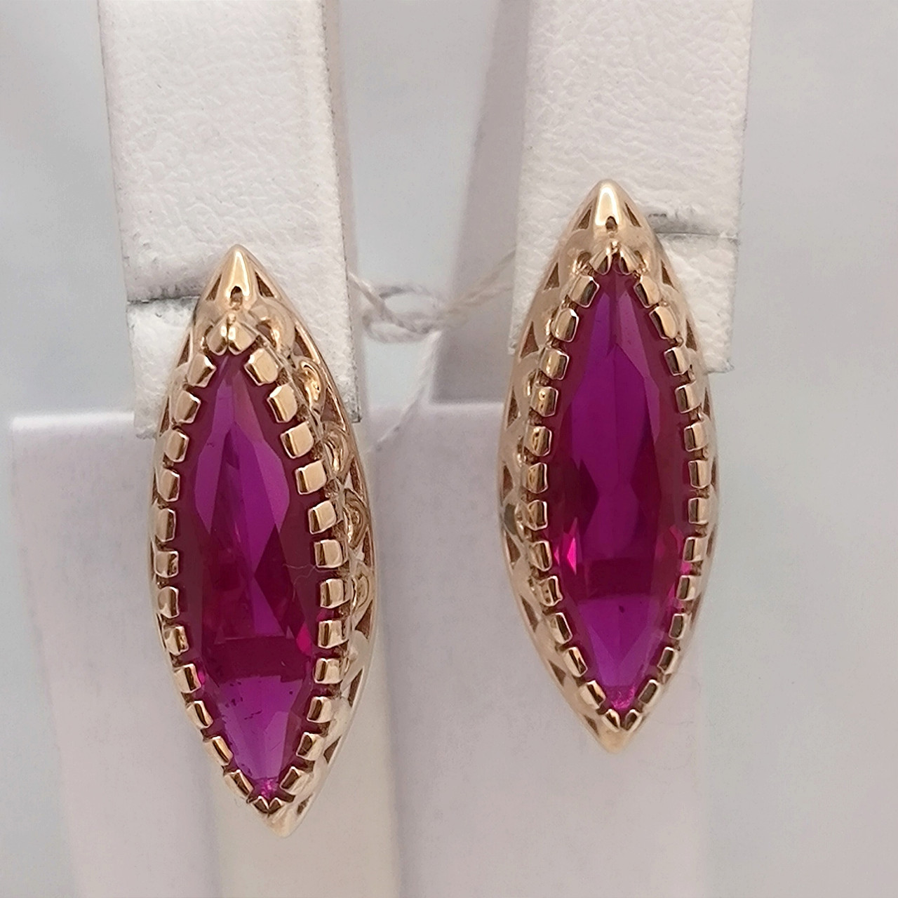 Золоті сережки з рубінами.сережки з червоним каменем.Сережки з рубіном з візерунком. - Зображення 8