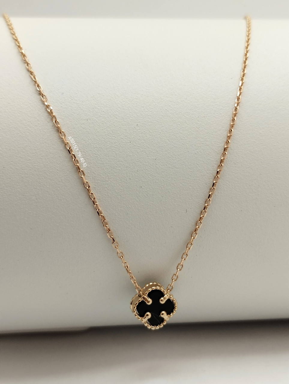 Золоте кольє конюшна конюшна конюшня з конюшнею