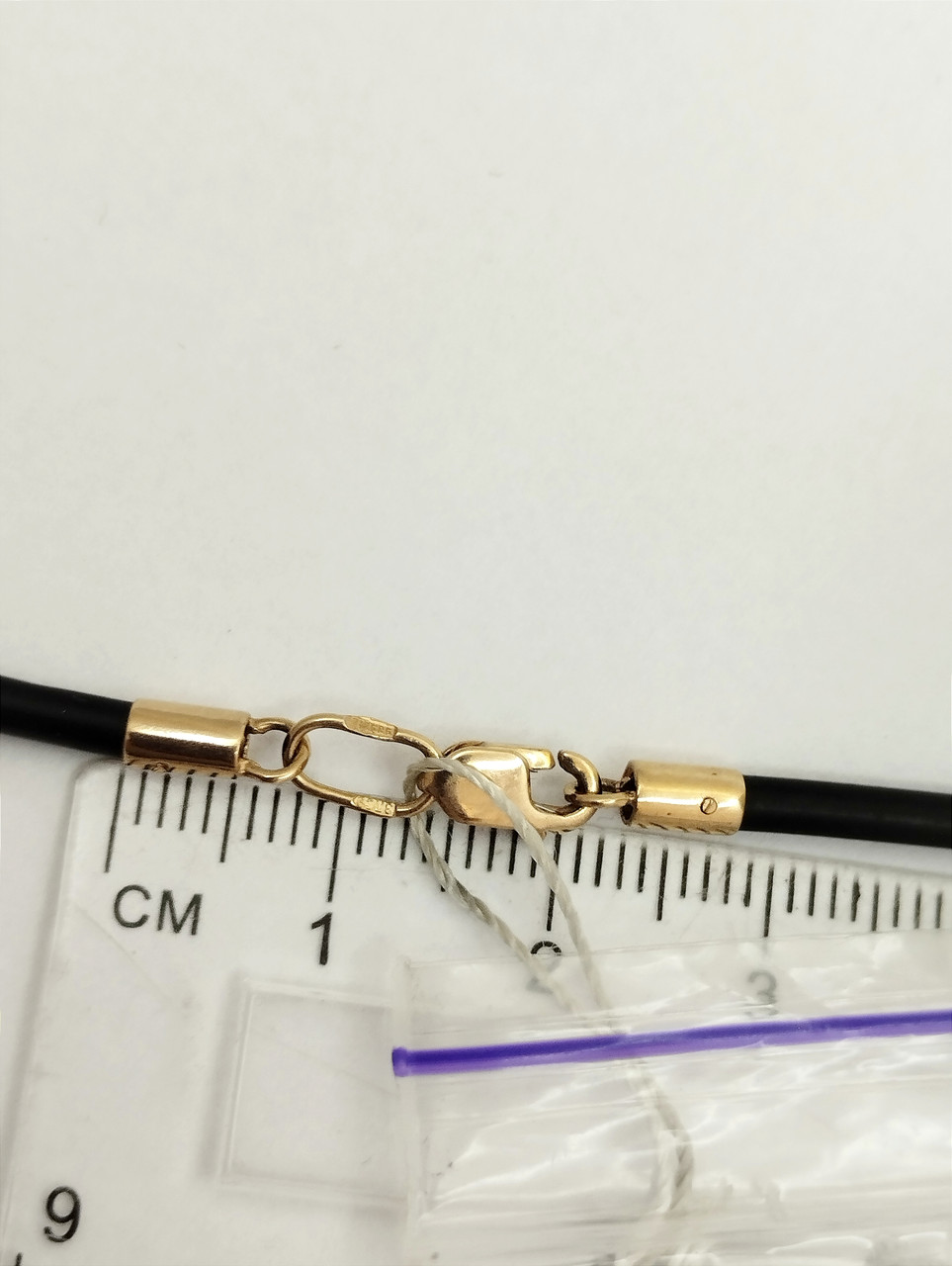 Каучуковий шнурок на шию із золотими вставками Ukr-gold - Зображення 4