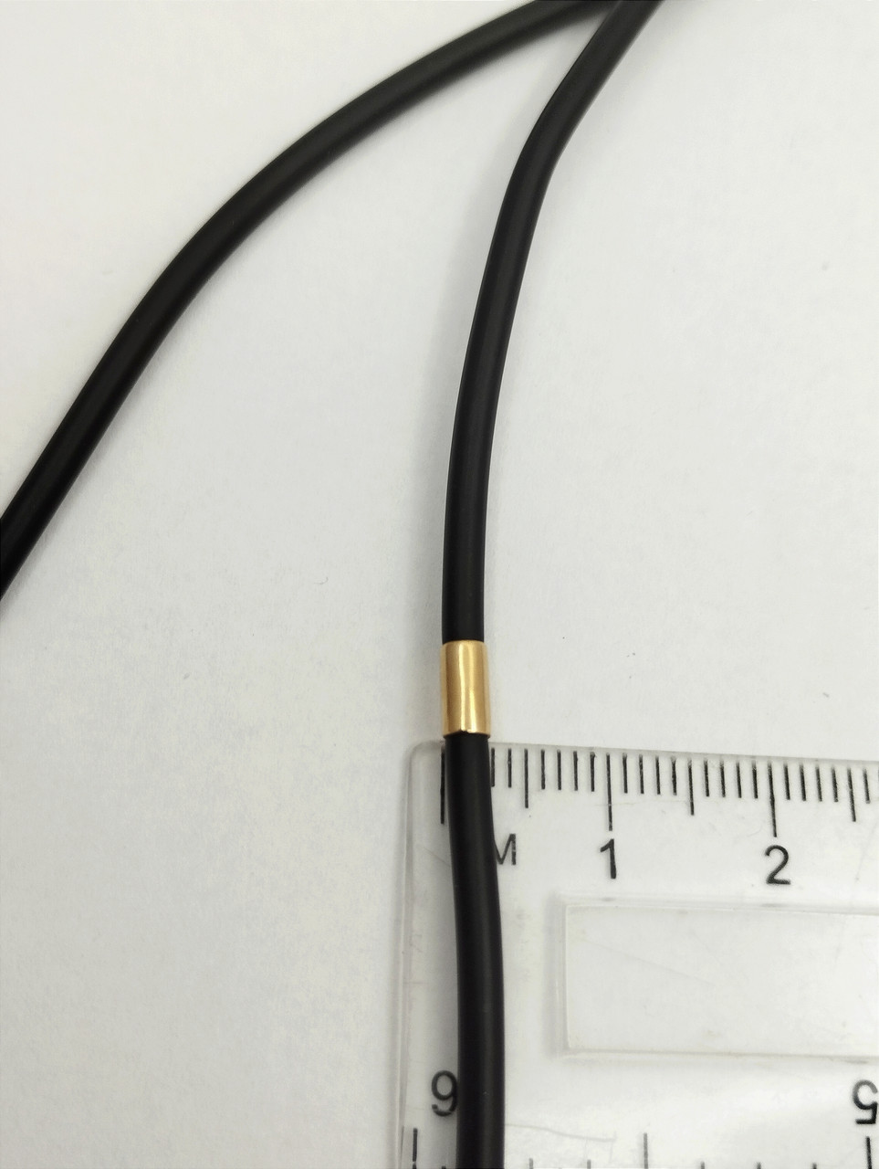 Каучуковий шнурок на шию із золотими вставками Ukr-gold - Зображення 3