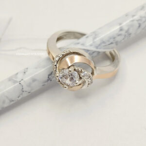 5580805584_serebryanoe-koltso-925.jpg Срібне кільце 925 проби з золотими вставками 375 проби.