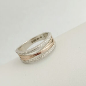 5900240057_sribna-kabluchka-z.jpg Срібна каблучка з золотими пластинами Ukr-gold