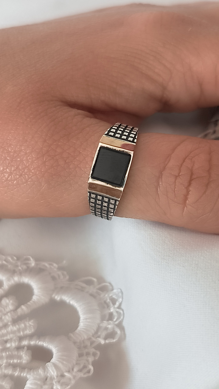 Срібний чоловічий перстень 925 проби з напаяною пластиною золота з вставкою онікса - Зображення 4