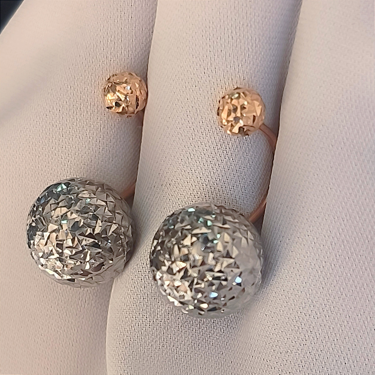 Золоті сережки шарики в білому золоті Ukr-gold.com - Зображення 4