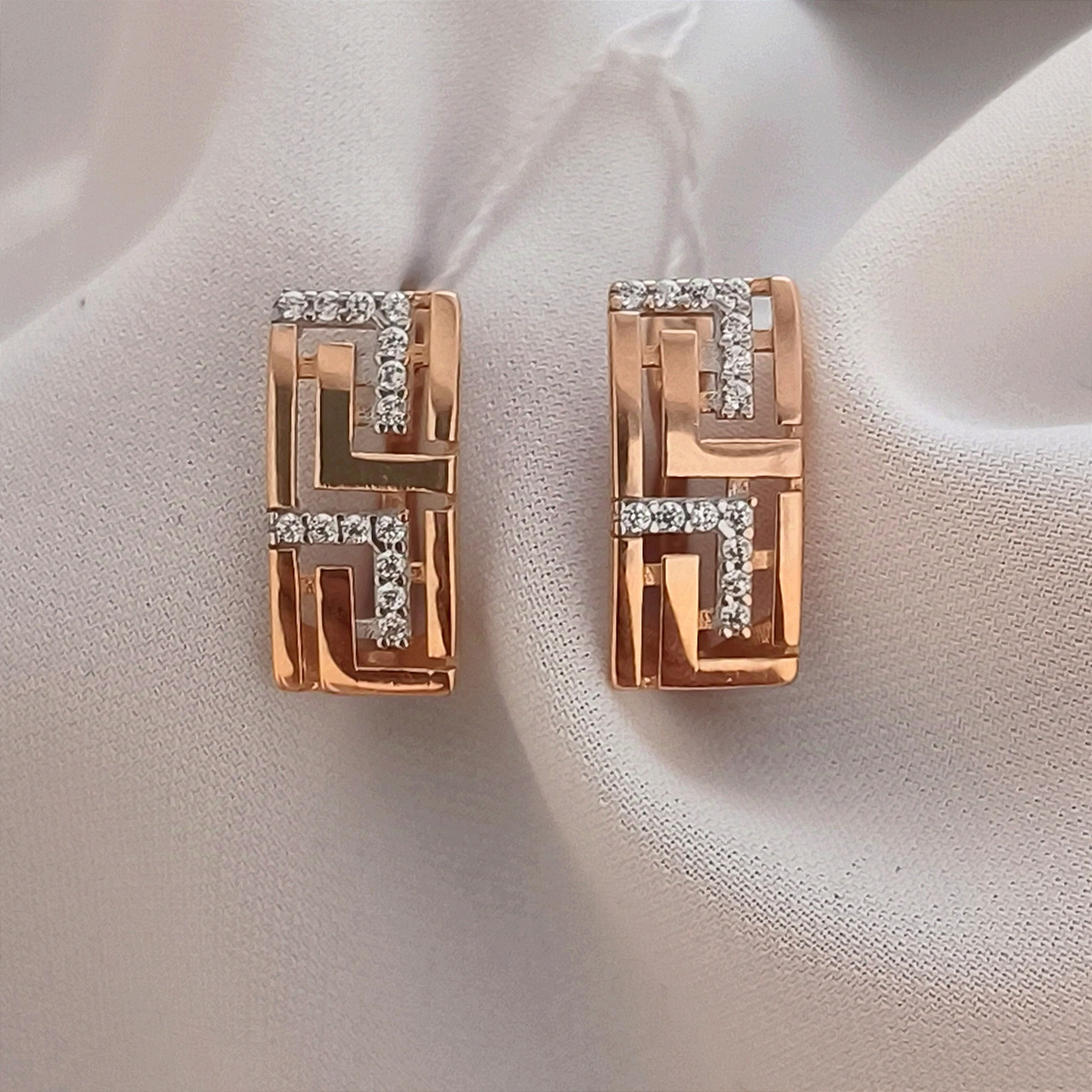 Золоті сережки англійською замком 585 проби