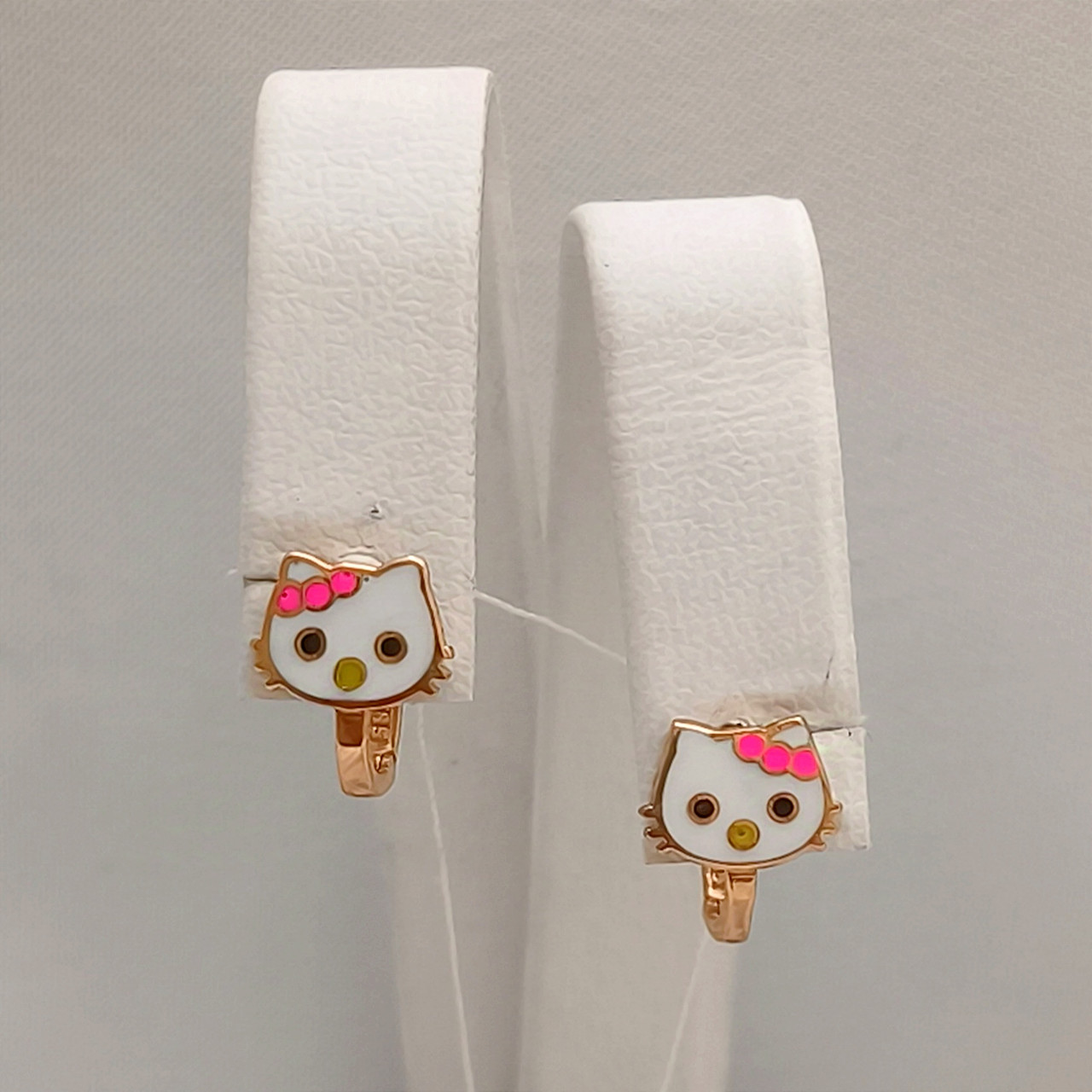 Золоті сережки 585 проби.